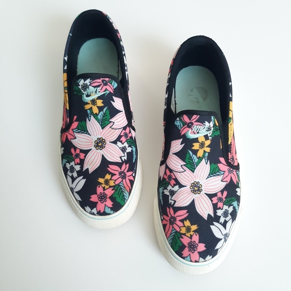 Nike Shoes - Nike Toki Aloha Slip On size 9.5 Floral
